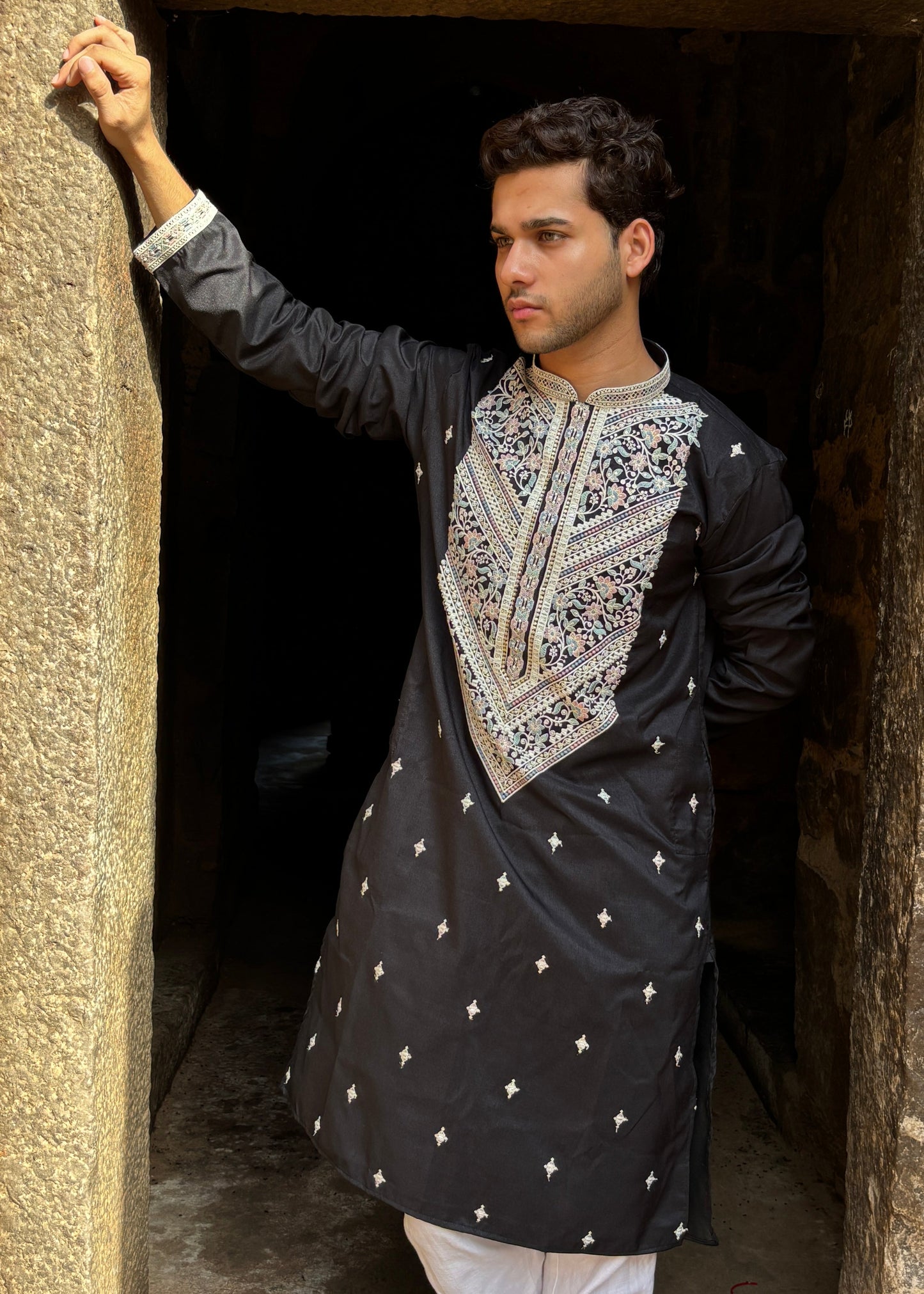 The Mehr-e-Shaam Embroidered Silk Kurta