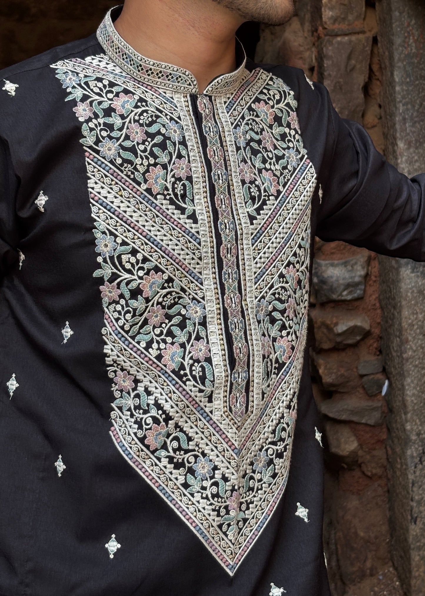 The Mehr-e-Shaam Embroidered Silk Kurta