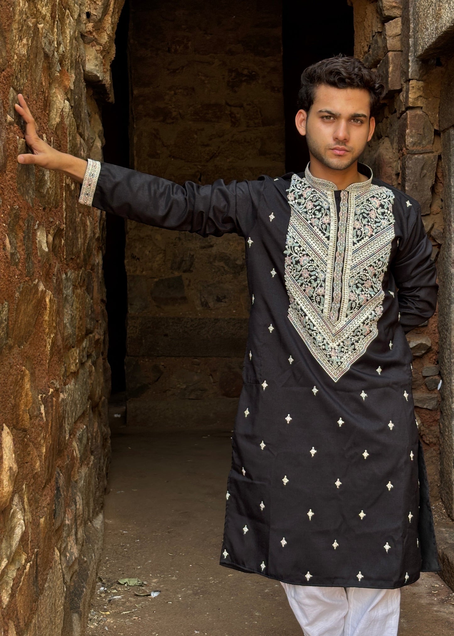 The Mehr-e-Shaam Embroidered Silk Kurta