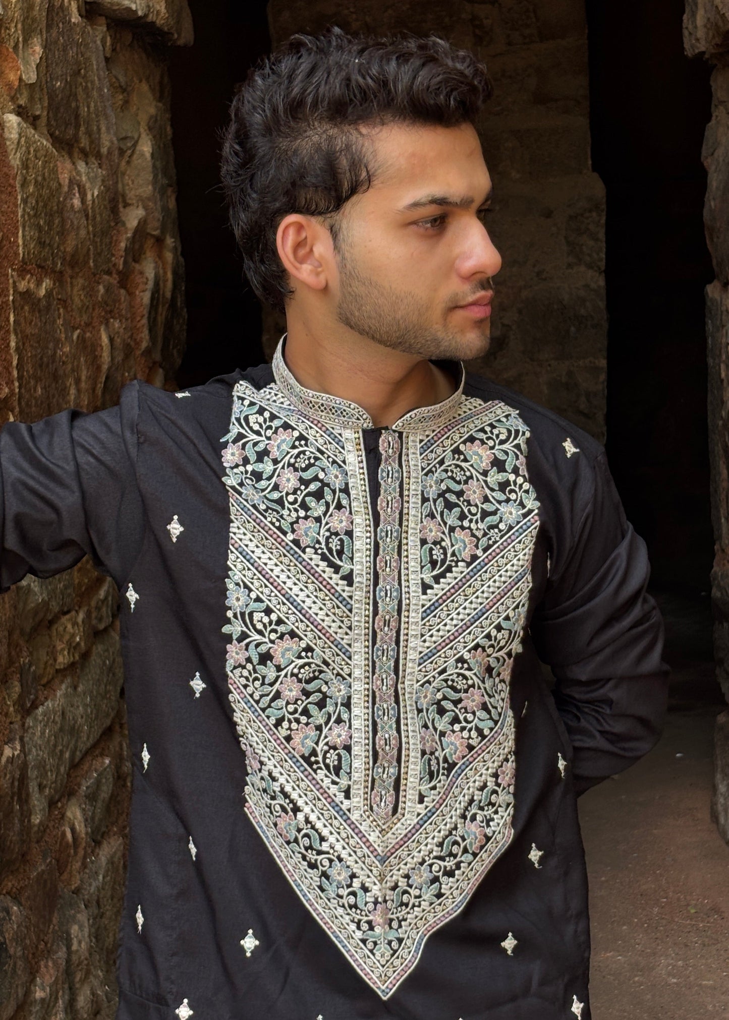 The Mehr-e-Shaam Embroidered Silk Kurta
